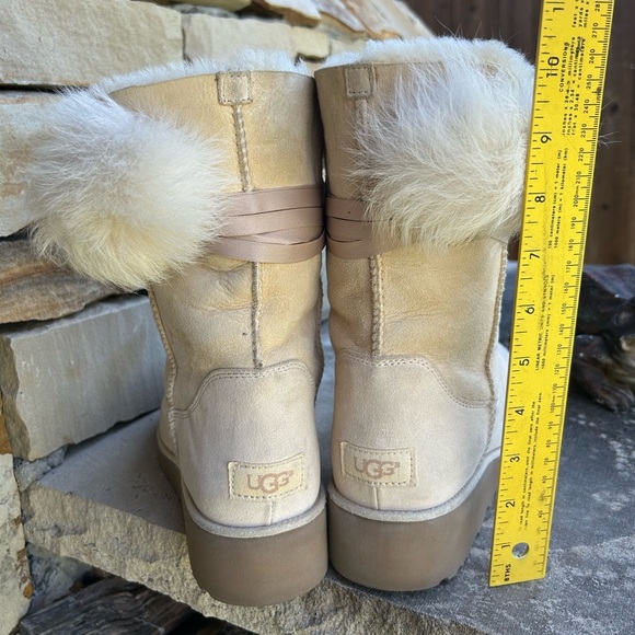 UGG Australia Brita cream boot in suede & sheepskin with fluffy Pom-Pom Sz-10. R - Picture 5 of 16